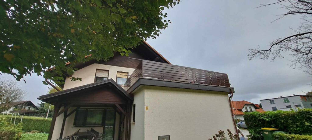 aluminijaste ograje, alu ograje, balkonske ograje, dvoriščne ograje, alumen sistemi, alumen, alumen ograje, alu sistemi, lamelne ograje, lepe ograje, kvalitetne ograje, model i100, model i60, model i60p, model h100, ugodne ograje, ograje, galerija alumen