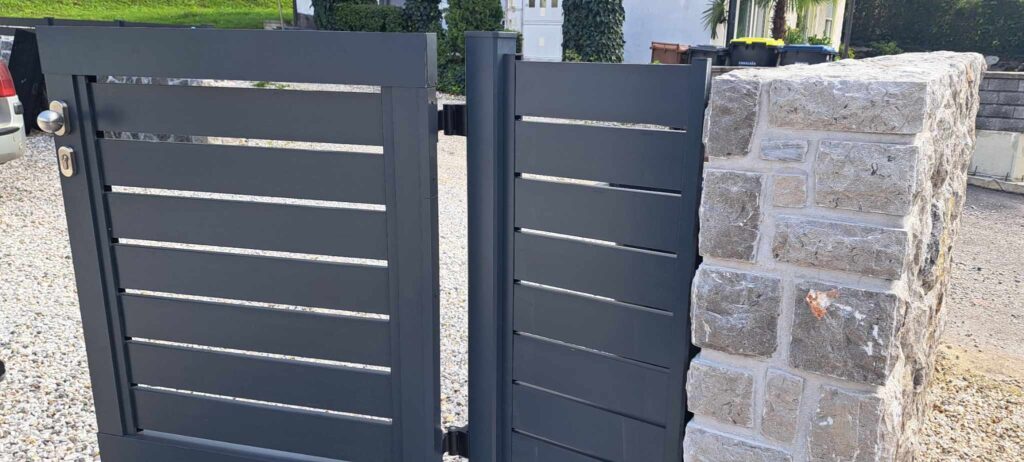 aluminijaste ograje, alu ograje, balkonske ograje, dvoriščne ograje, alumen sistemi, alumen, alumen ograje, alu sistemi, lamelne ograje, lepe ograje, kvalitetne ograje, model i100, model i60, model i60p, model h100, ugodne ograje, ograje, galerija alumen