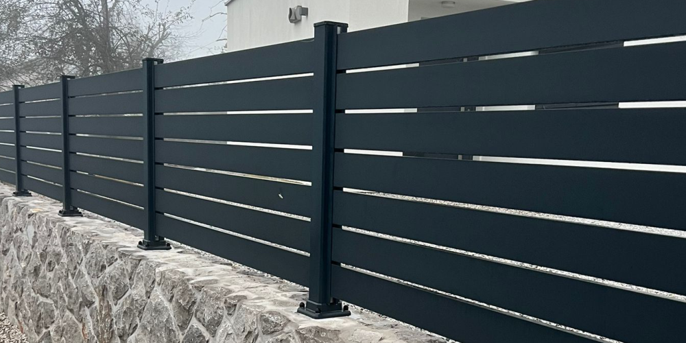 aluminijaste ograje, alu ograje, balkonske ograje, dvoriščne ograje, alumen sistemi, alumen, alumen ograje, alu sistemi, lamelne ograje, lepe ograje, kvalitetne ograje, model i100, model i60, model i60p, model h100, ugodne ograje, ograje, galerija alumen, i100, ograja i100, model i100 alumen