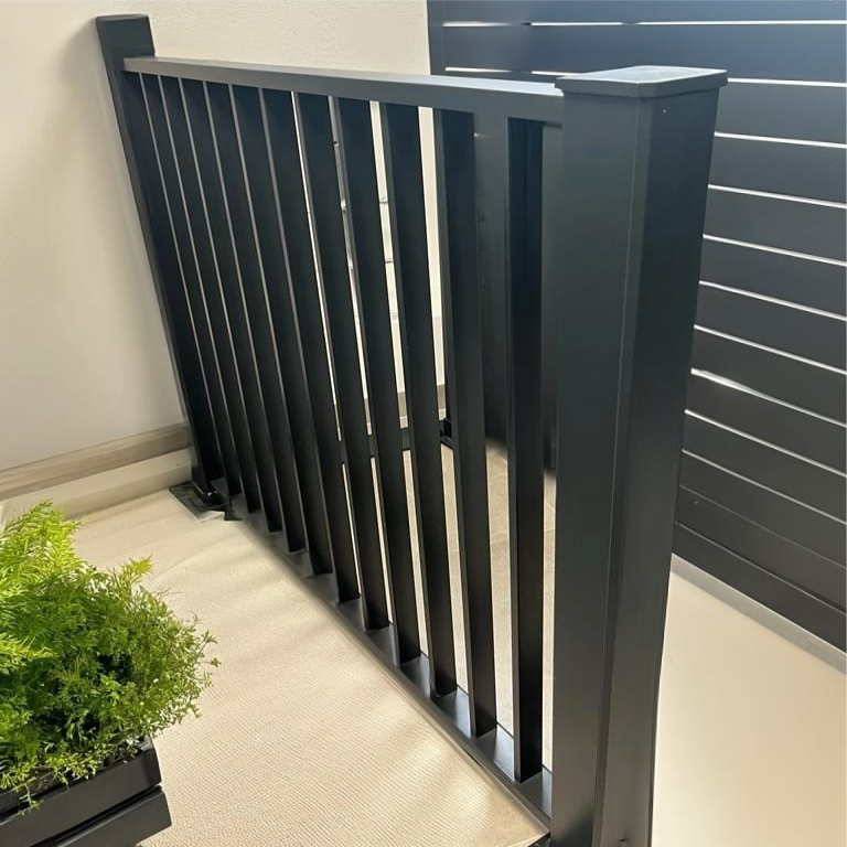 aluminijaste ograje, alu ograje, balkonske ograje, dvoriščne ograje, alumen sistemi, alumen, alumen ograje, alu sistemi, lamelne ograje, lepe ograje, kvalitetne ograje, model i100, model i60, model i60p, model h100, ugodne ograje, ograje, galerija alumen, balkonska ograja, terasna ograja, model v20