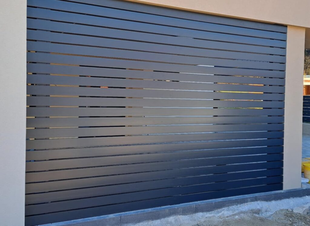 aluminijasta stena, alu stena, zapiranje nadstreškov z aluminijem, alu ograje, alumen